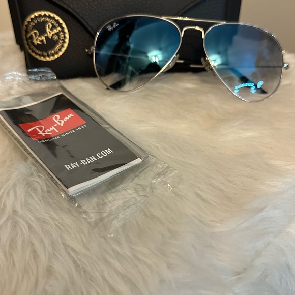 Ray-Ban Blue Aviator Sunglasses Unisex - Picture 4 of 4